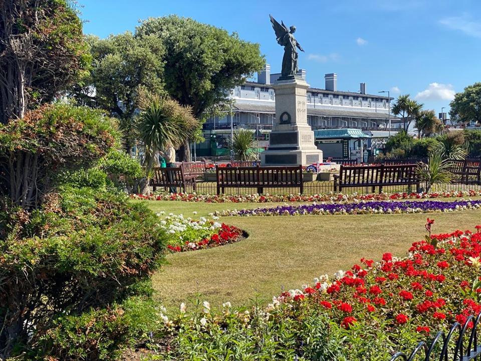 The Royal Hotel - Clacton On Sea ภายนอก รูปภาพ